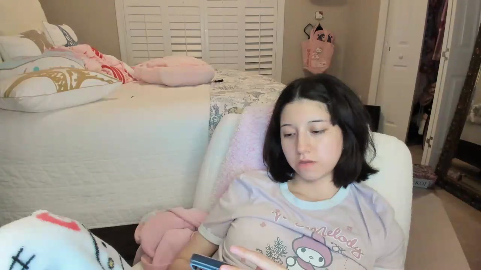 Gallery image thumbnail from Cherrycute666's myfreecams stream on, 07/12/2026, 05:35 image 13 of 20