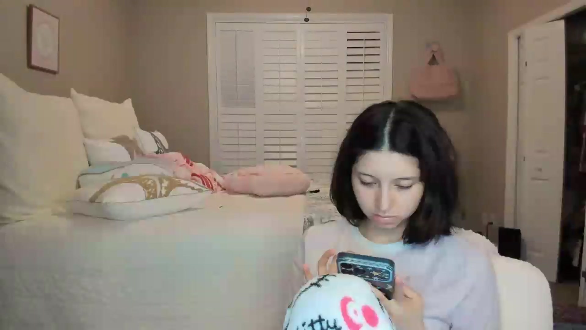 Gallery image thumbnail from Cherrycute666's myfreecams stream on, 07/12/2026, 05:35 image 2 of 20