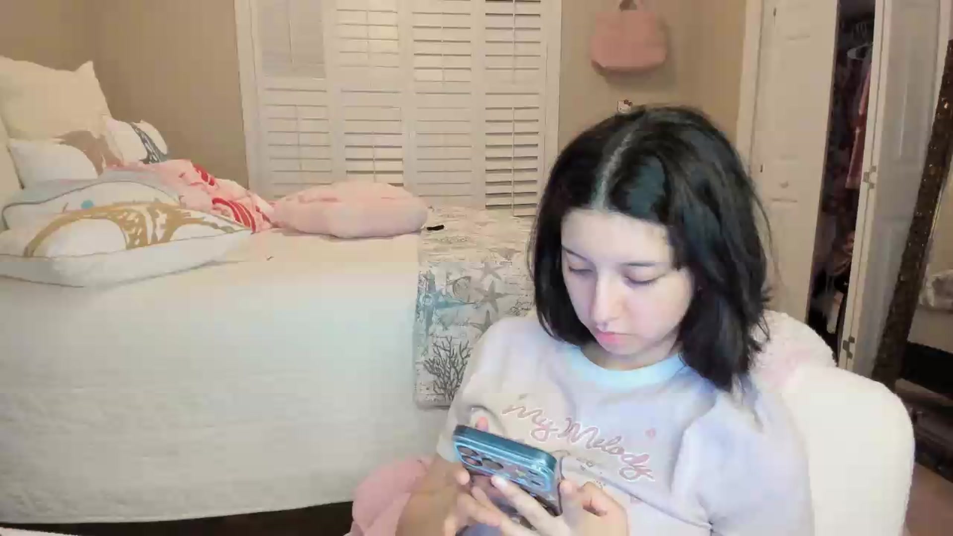 Gallery image thumbnail from Cherrycute666's myfreecams stream on, 07/12/2026, 05:35 image 5 of 20