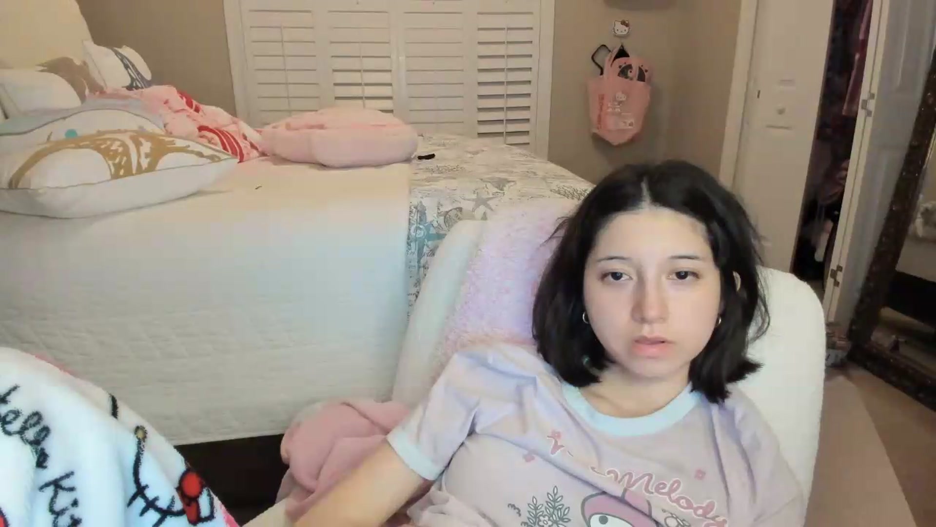 Gallery image thumbnail from Cherrycute666's myfreecams stream on, 07/12/2026, 05:35 image 17 of 20