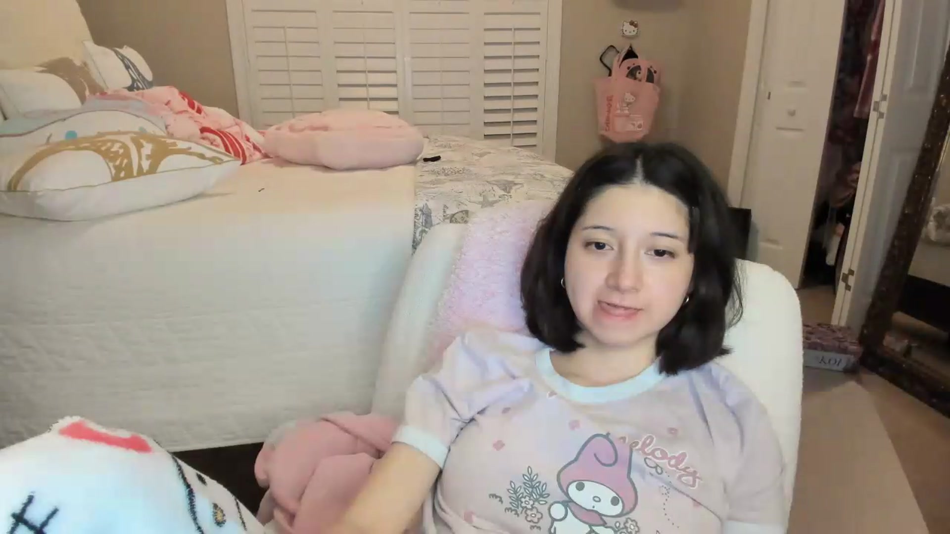 Gallery image thumbnail from Cherrycute666's myfreecams stream on, 07/12/2026, 05:35 image 12 of 20