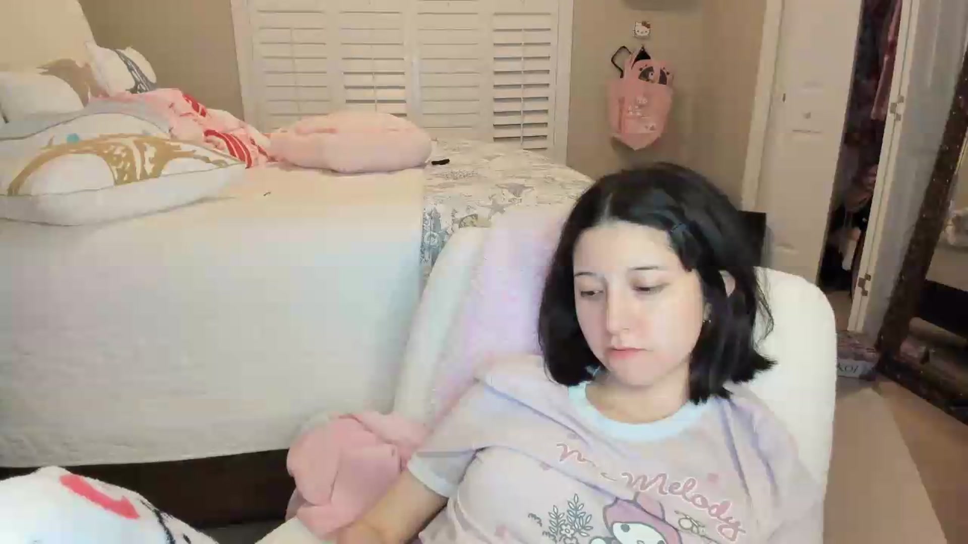 Gallery image thumbnail from Cherrycute666's myfreecams stream on, 07/12/2026, 05:35 image 18 of 20
