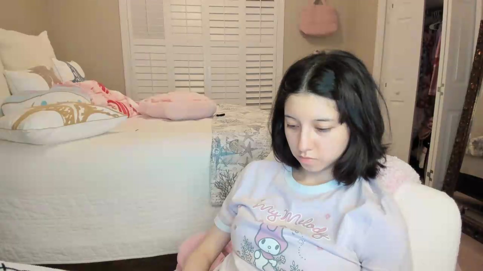 Gallery image thumbnail from Cherrycute666's myfreecams stream on, 07/12/2026, 05:35 image 4 of 20
