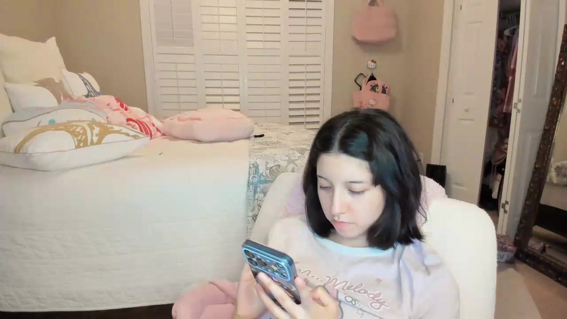 Gallery image thumbnail from Cherrycute666's myfreecams stream on, 07/12/2026, 05:35 image 7 of 20