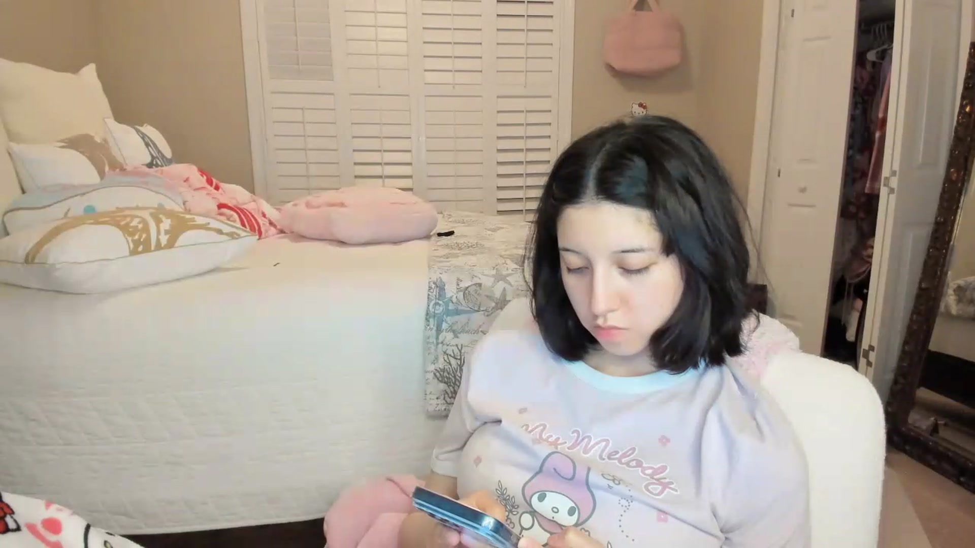 Gallery image thumbnail from Cherrycute666's myfreecams stream on, 07/12/2026, 05:35 image 6 of 20