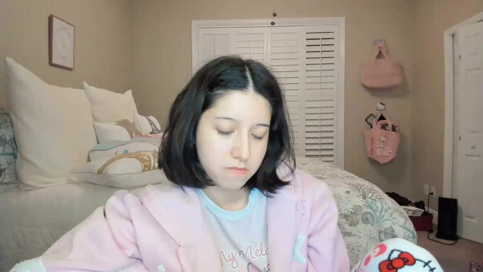 Gallery image thumbnail from Cherrycute666's myfreecams stream on, 07/12/2026, 06:35 image 13 of 20
