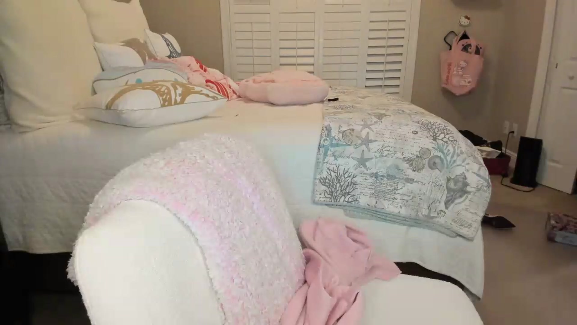 Gallery image thumbnail from Cherrycute666's myfreecams stream on, 07/12/2026, 06:35 image 9 of 20