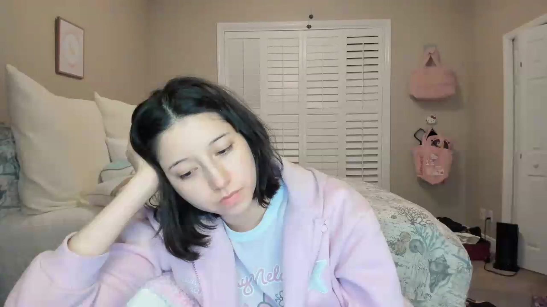 Gallery image thumbnail from Cherrycute666's myfreecams stream on, 07/12/2026, 06:35 image 16 of 20