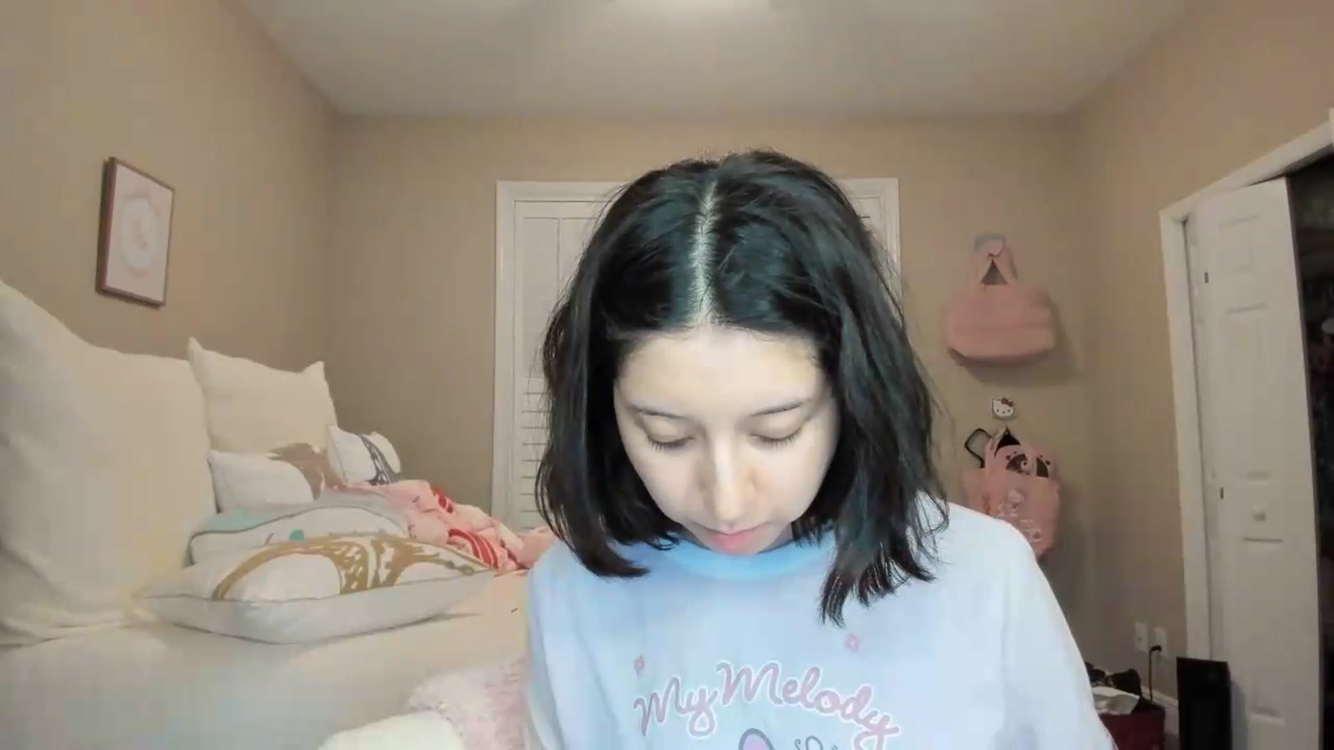 Gallery image thumbnail from Cherrycute666's myfreecams stream on, 07/12/2026, 06:35 image 10 of 20