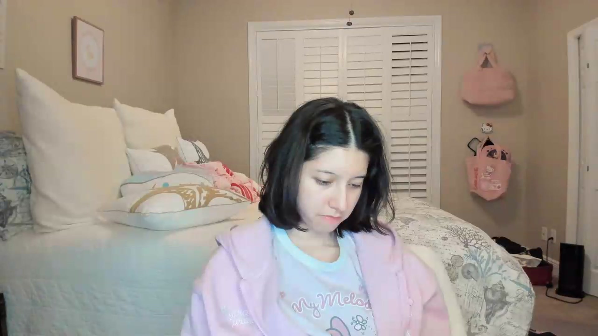 Gallery image thumbnail from Cherrycute666's myfreecams stream on, 07/12/2026, 06:35 image 2 of 20
