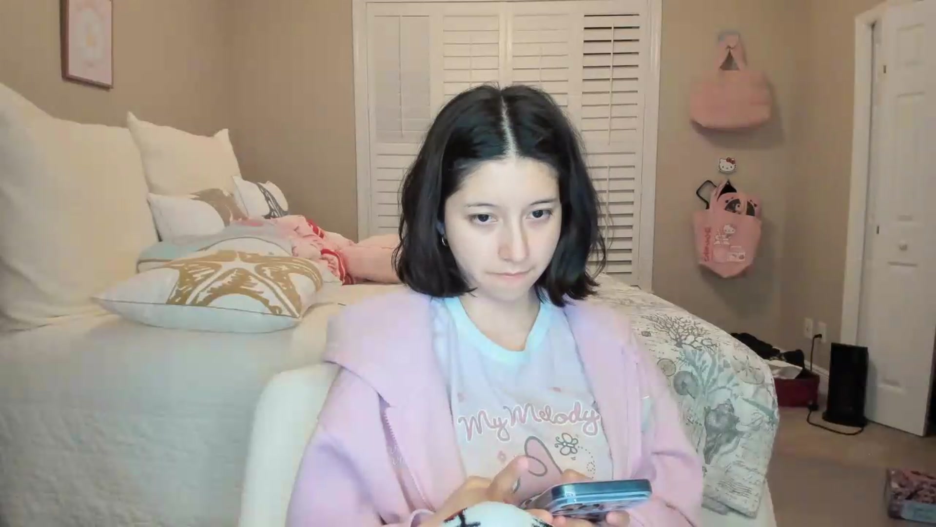 Gallery image thumbnail from Cherrycute666's myfreecams stream on, 07/12/2026, 07:07 image 12 of 20