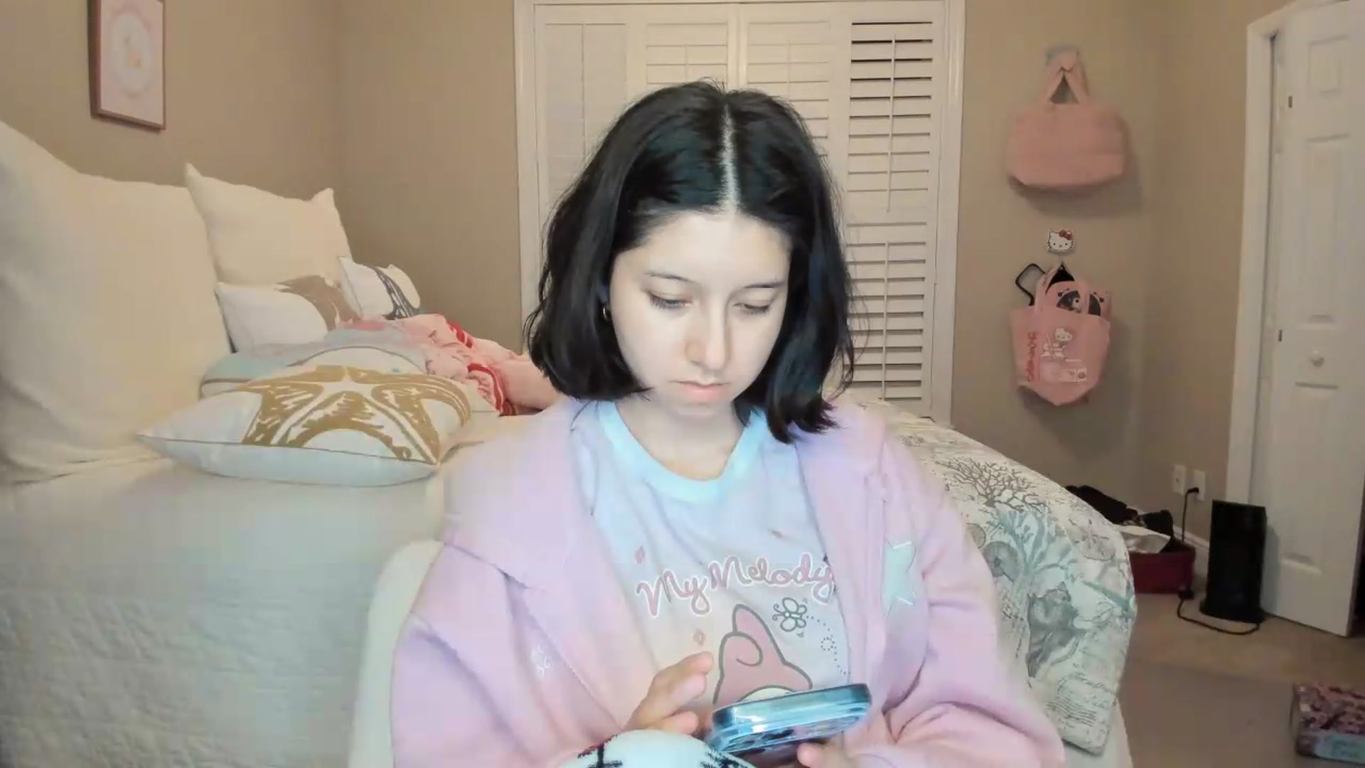 Gallery image thumbnail from Cherrycute666's myfreecams stream on, 07/12/2026, 07:07 image 4 of 20