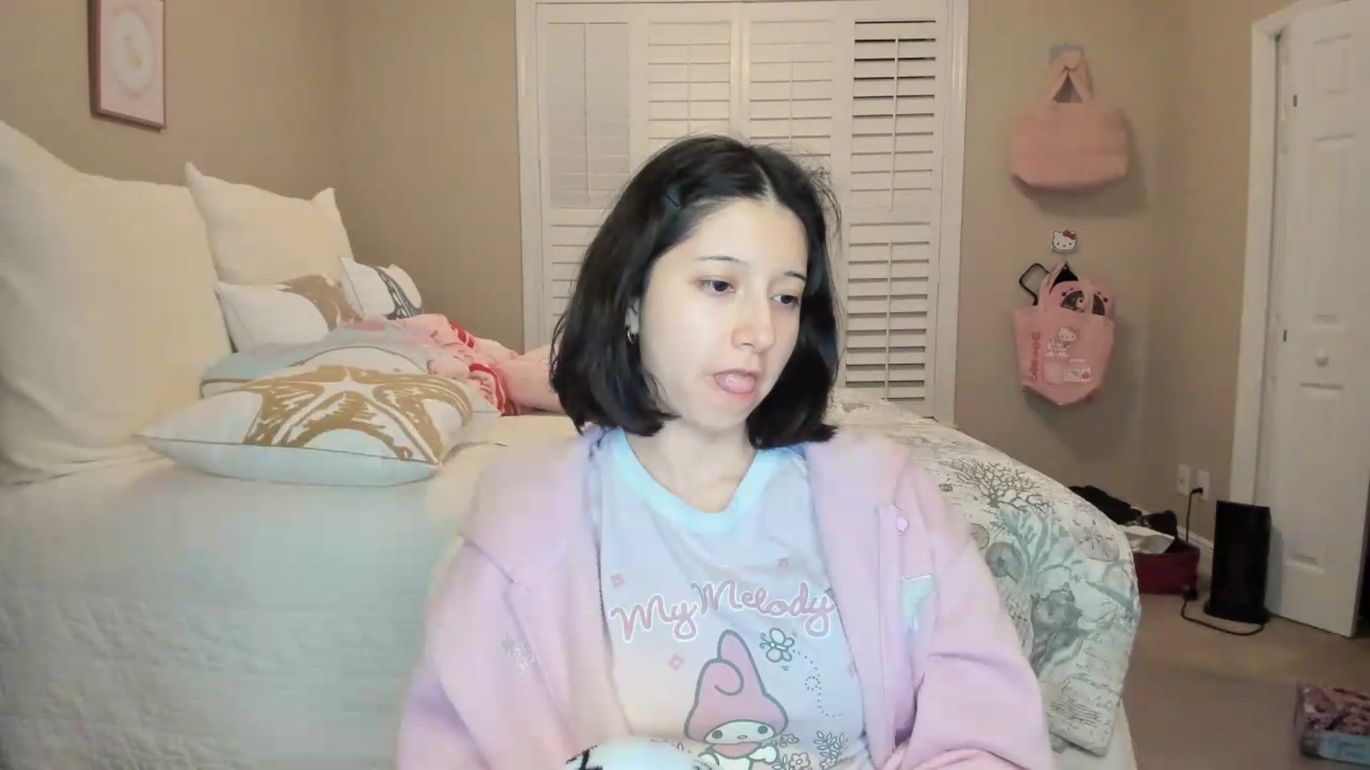 Gallery image thumbnail from Cherrycute666's myfreecams stream on, 07/12/2026, 07:07 image 14 of 20