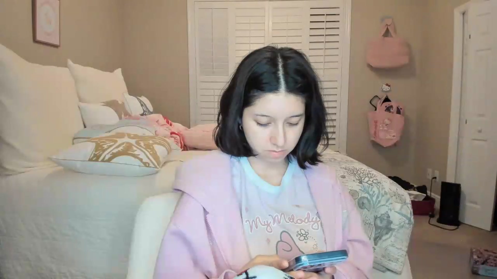 Gallery image thumbnail from Cherrycute666's myfreecams stream on, 07/12/2026, 07:07 image 11 of 20