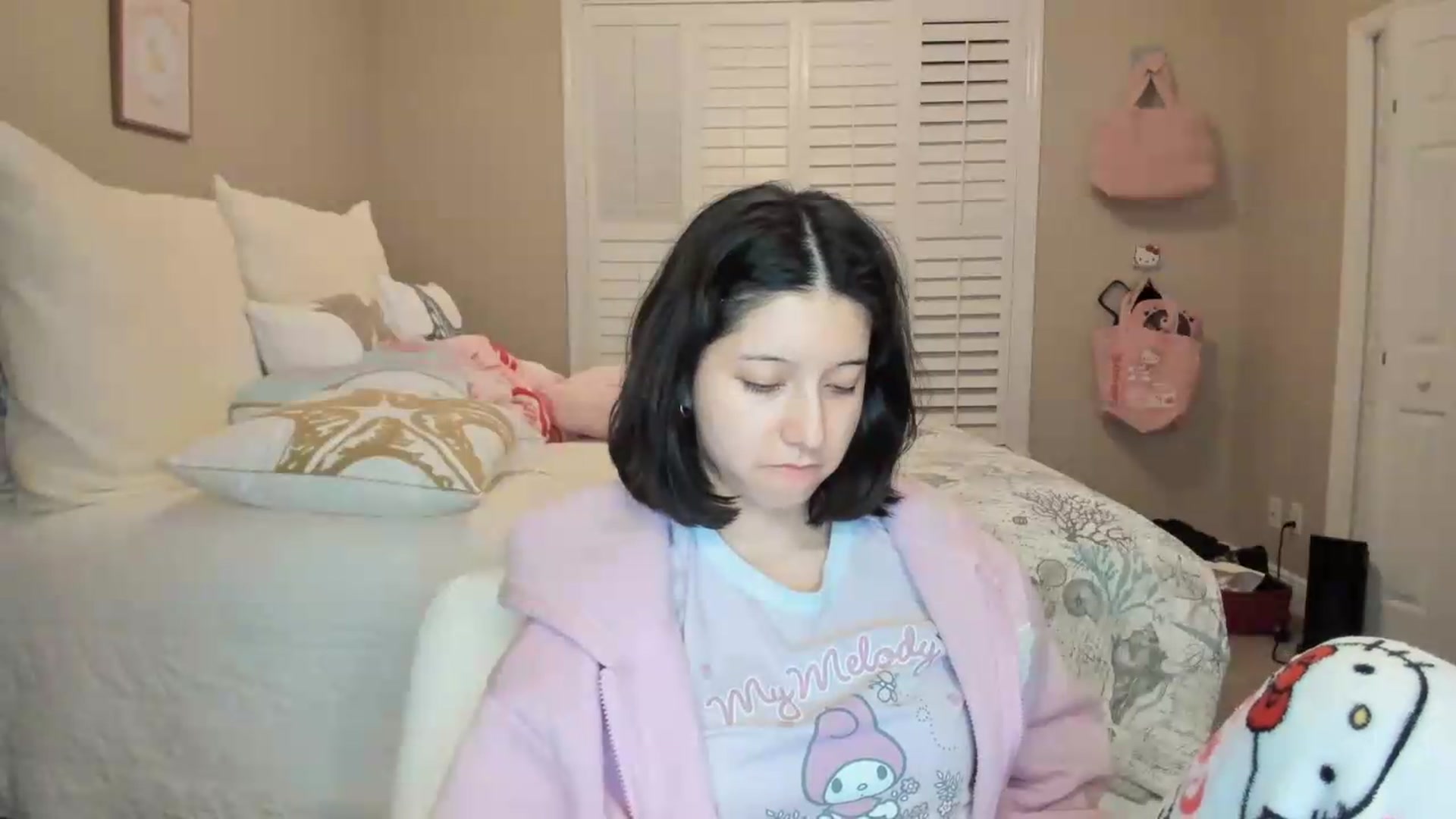 Gallery image thumbnail from Cherrycute666's myfreecams stream on, 07/12/2026, 07:07 image 18 of 20