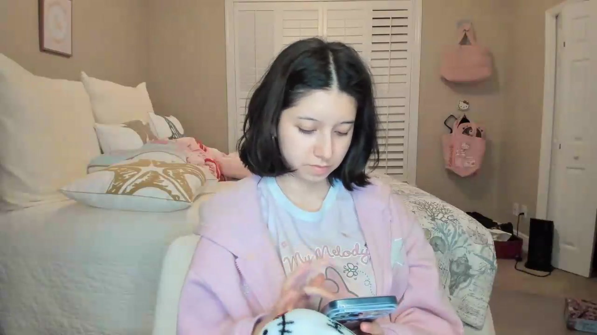 Gallery image thumbnail from Cherrycute666's myfreecams stream on, 07/12/2026, 07:07 image 5 of 20