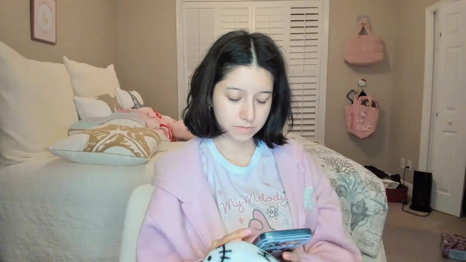 Gallery image thumbnail from Cherrycute666's myfreecams stream on, 07/12/2026, 07:07 image 6 of 20