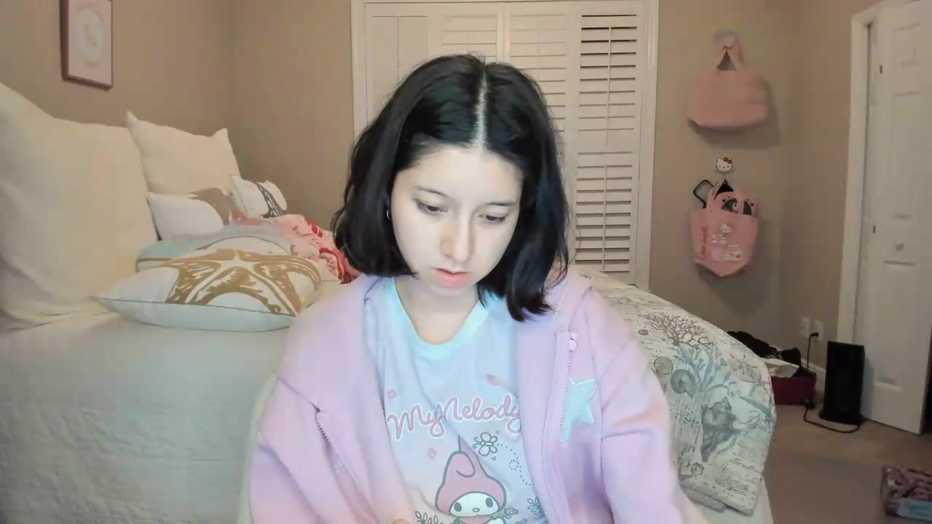 Gallery image thumbnail from Cherrycute666's myfreecams stream on, 07/12/2026, 07:07 image 7 of 20