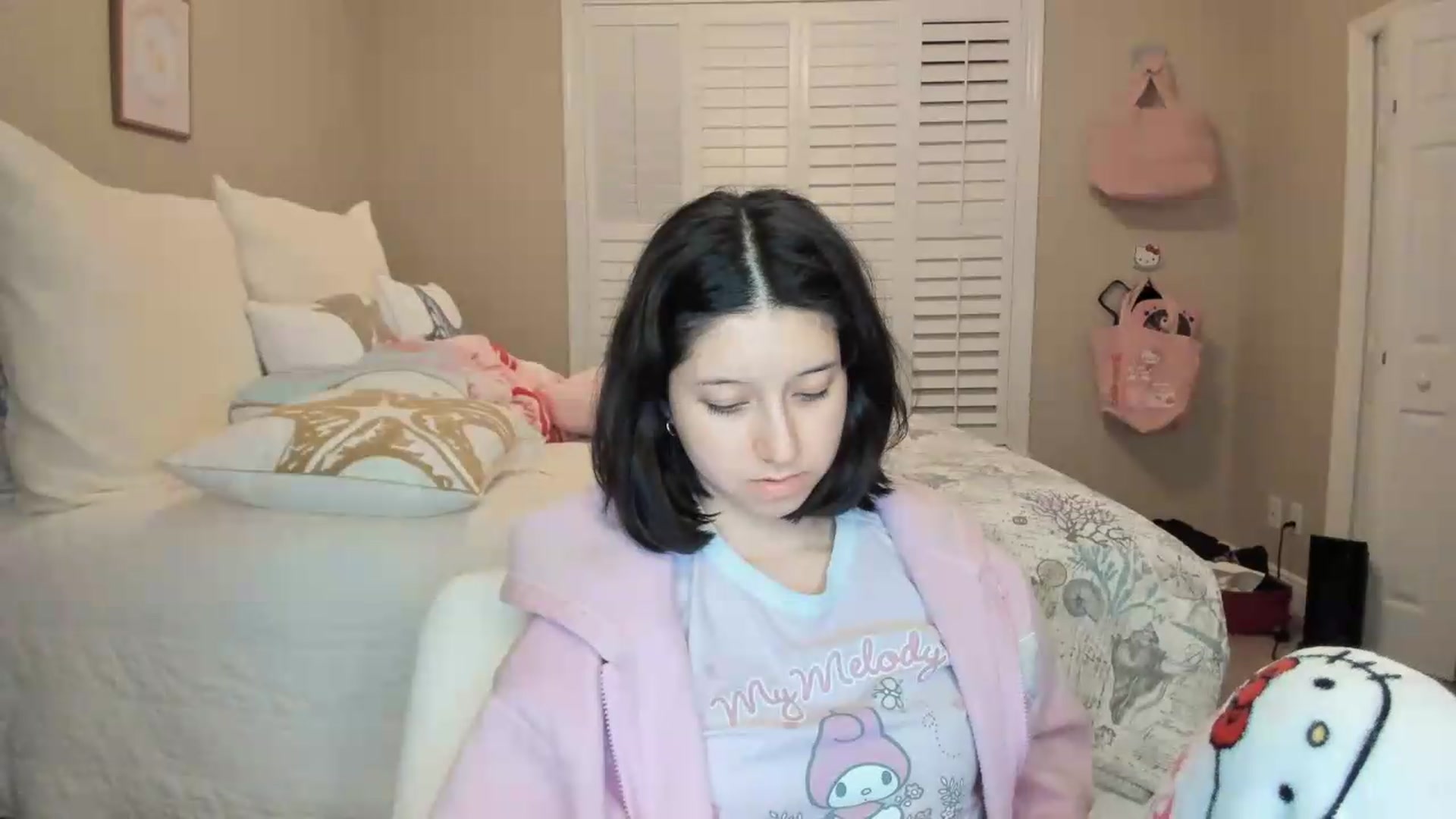Gallery image thumbnail from Cherrycute666's myfreecams stream on, 07/12/2026, 07:07 image 19 of 20