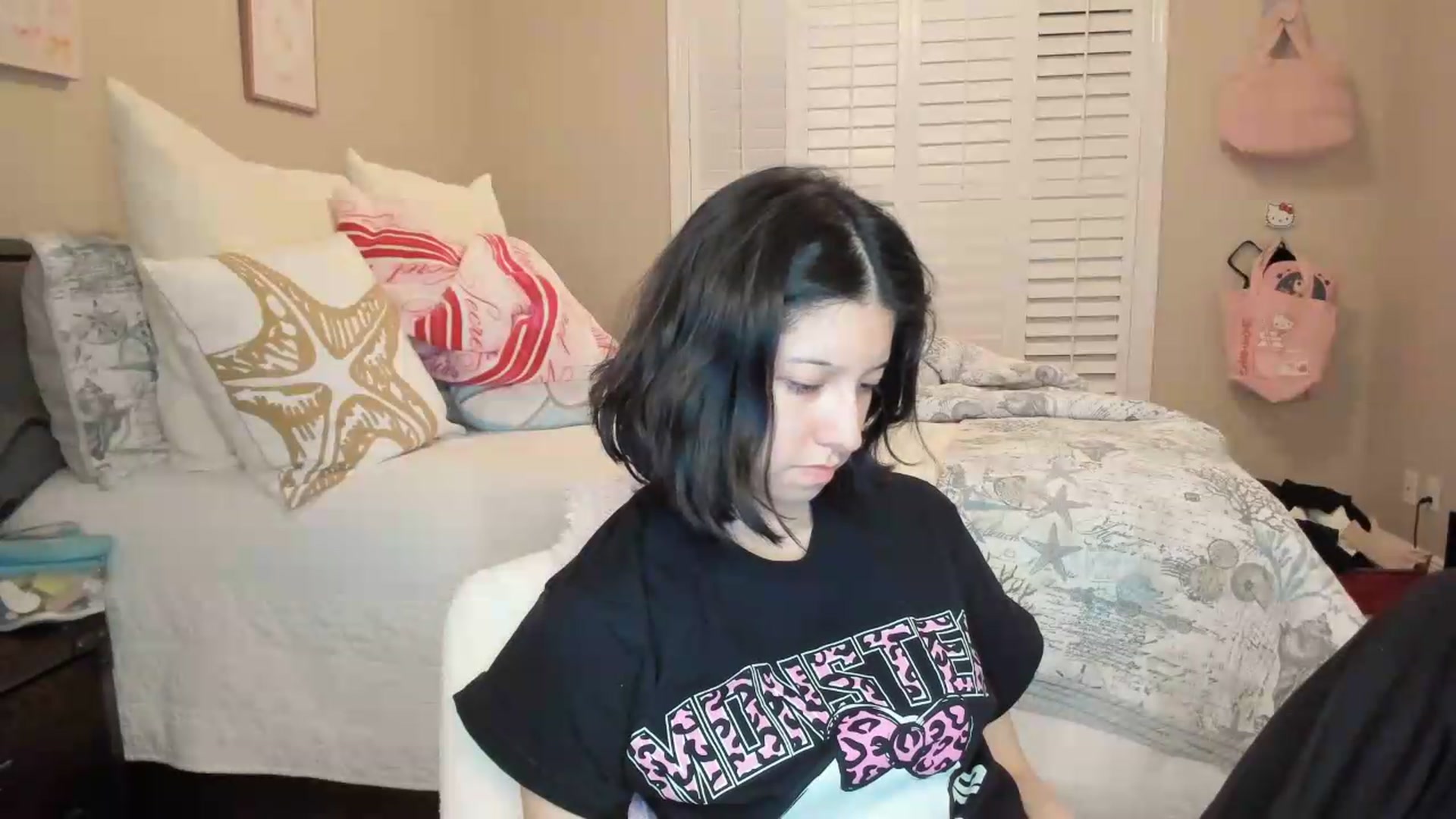 Gallery image thumbnail from Cherrycute666's myfreecams stream on, 07/14/2026, 07:38 image 7 of 20