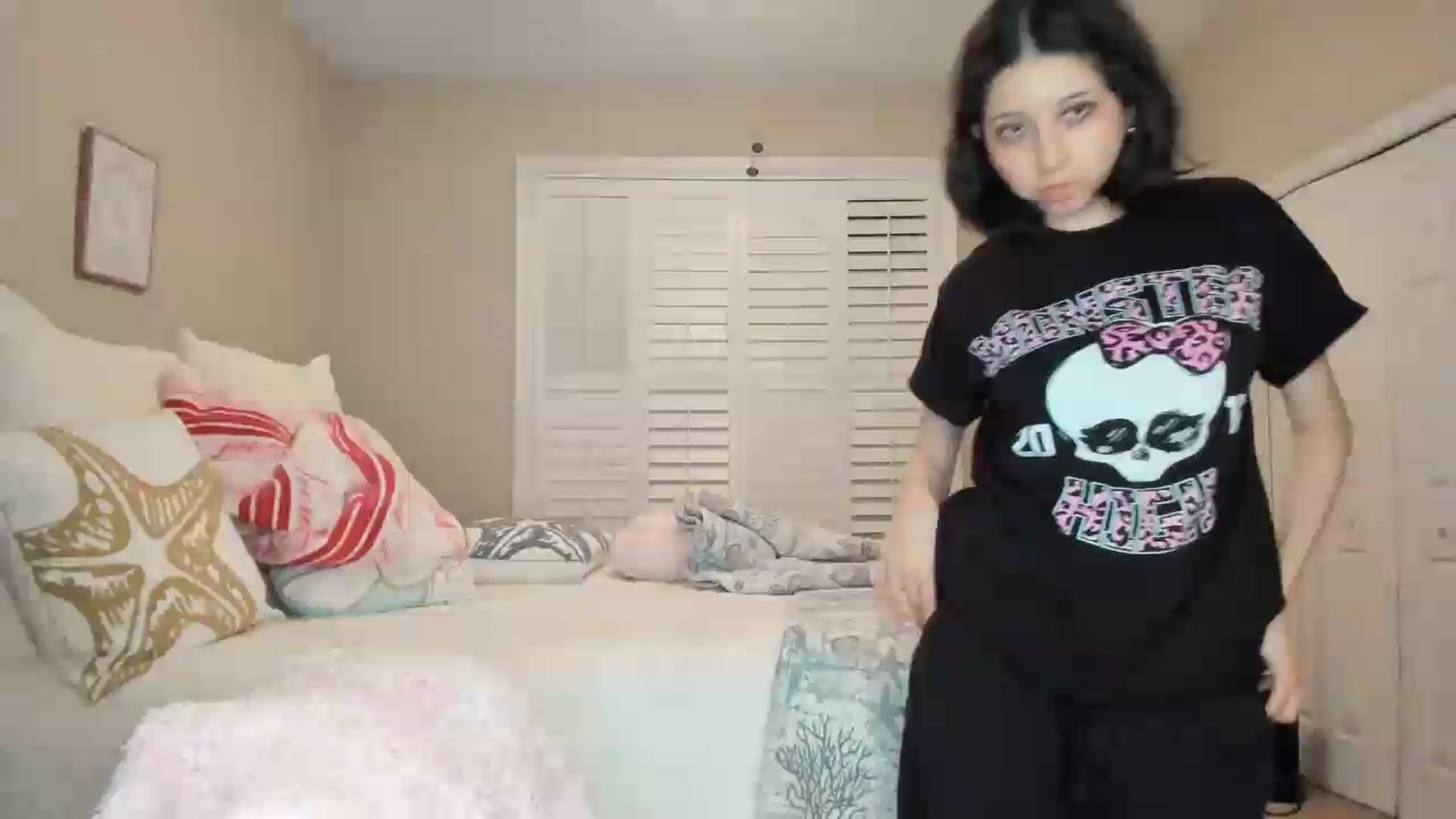 Gallery image thumbnail from Cherrycute666's myfreecams stream on, 07/14/2026, 07:38 image 2 of 20