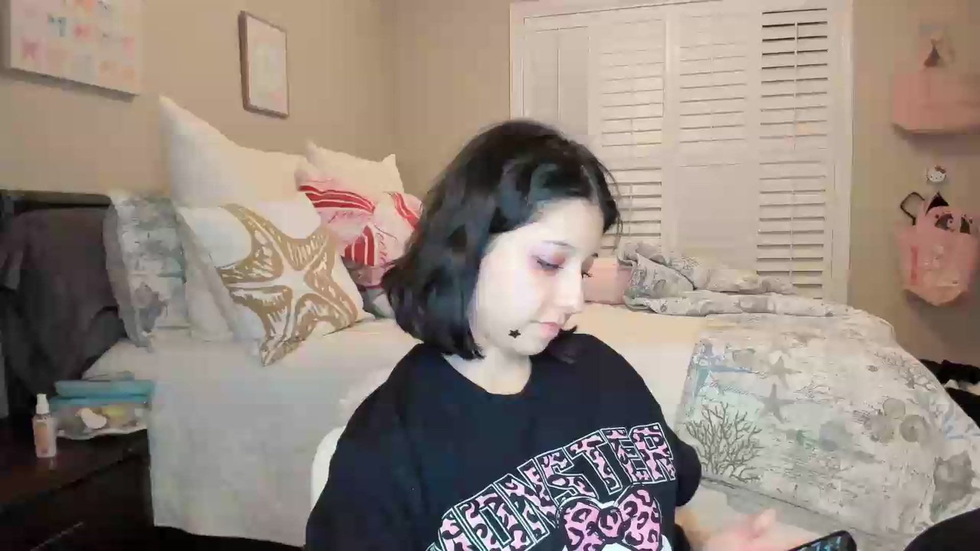 Gallery image thumbnail from Cherrycute666's myfreecams stream on, 07/14/2026, 07:38 image 1 of 20