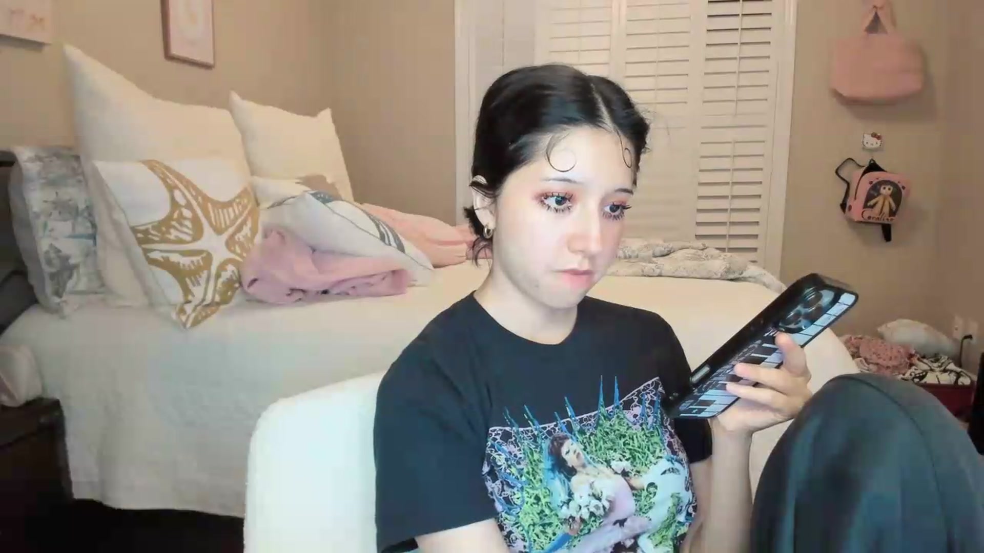 Gallery image thumbnail from Cherrycute666's myfreecams stream on, 07/16/2026, 02:49 image 19 of 20
