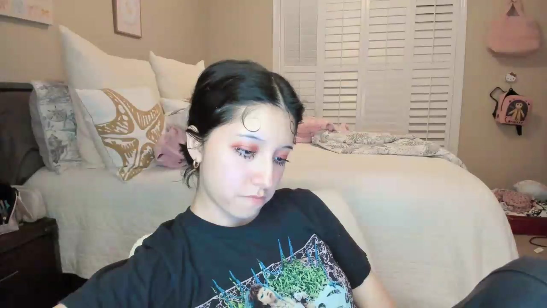 Gallery image thumbnail from Cherrycute666's myfreecams stream on, 07/16/2026, 02:49 image 16 of 20