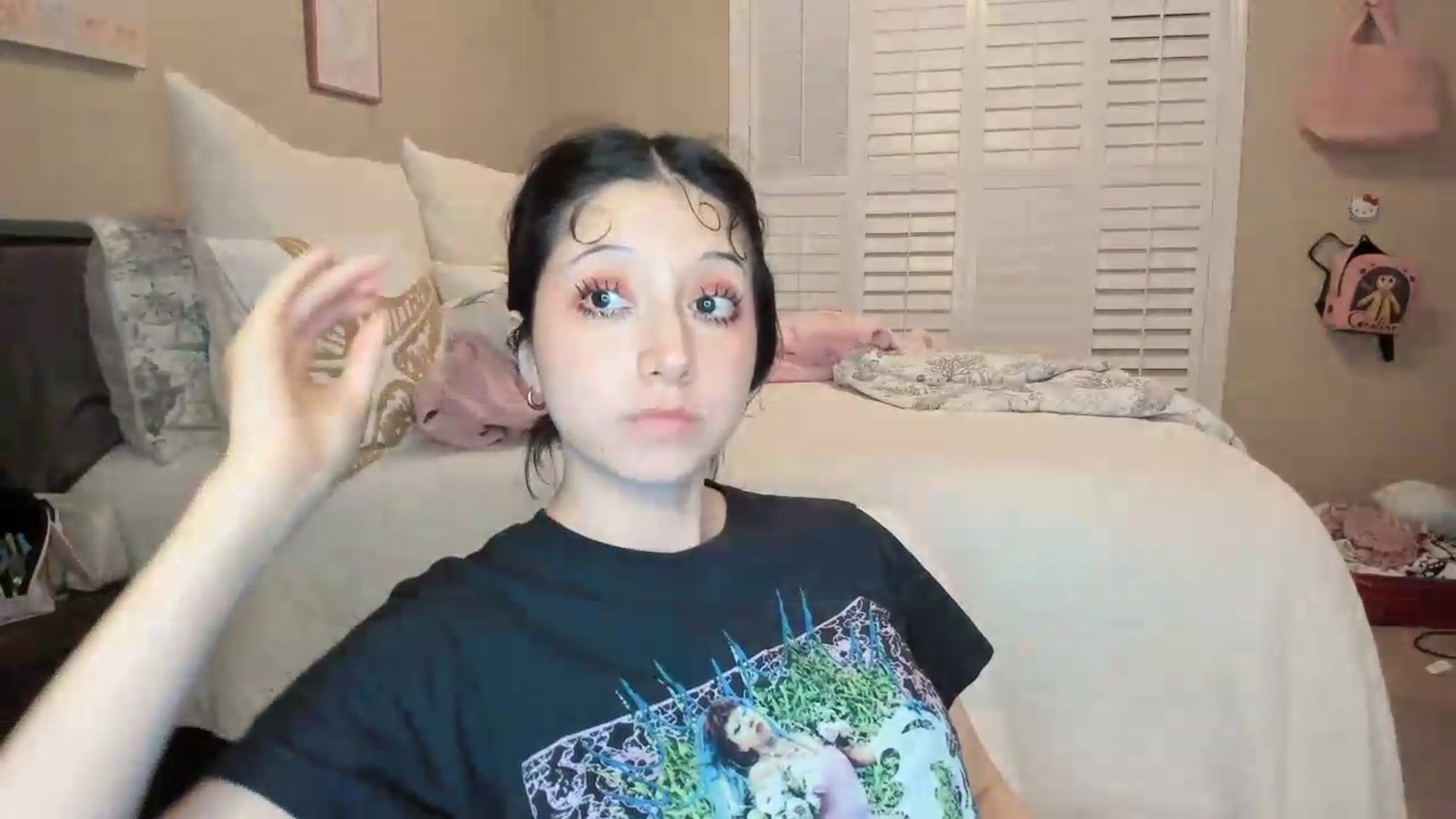 Gallery image thumbnail from Cherrycute666's myfreecams stream on, 07/16/2026, 02:49 image 9 of 20