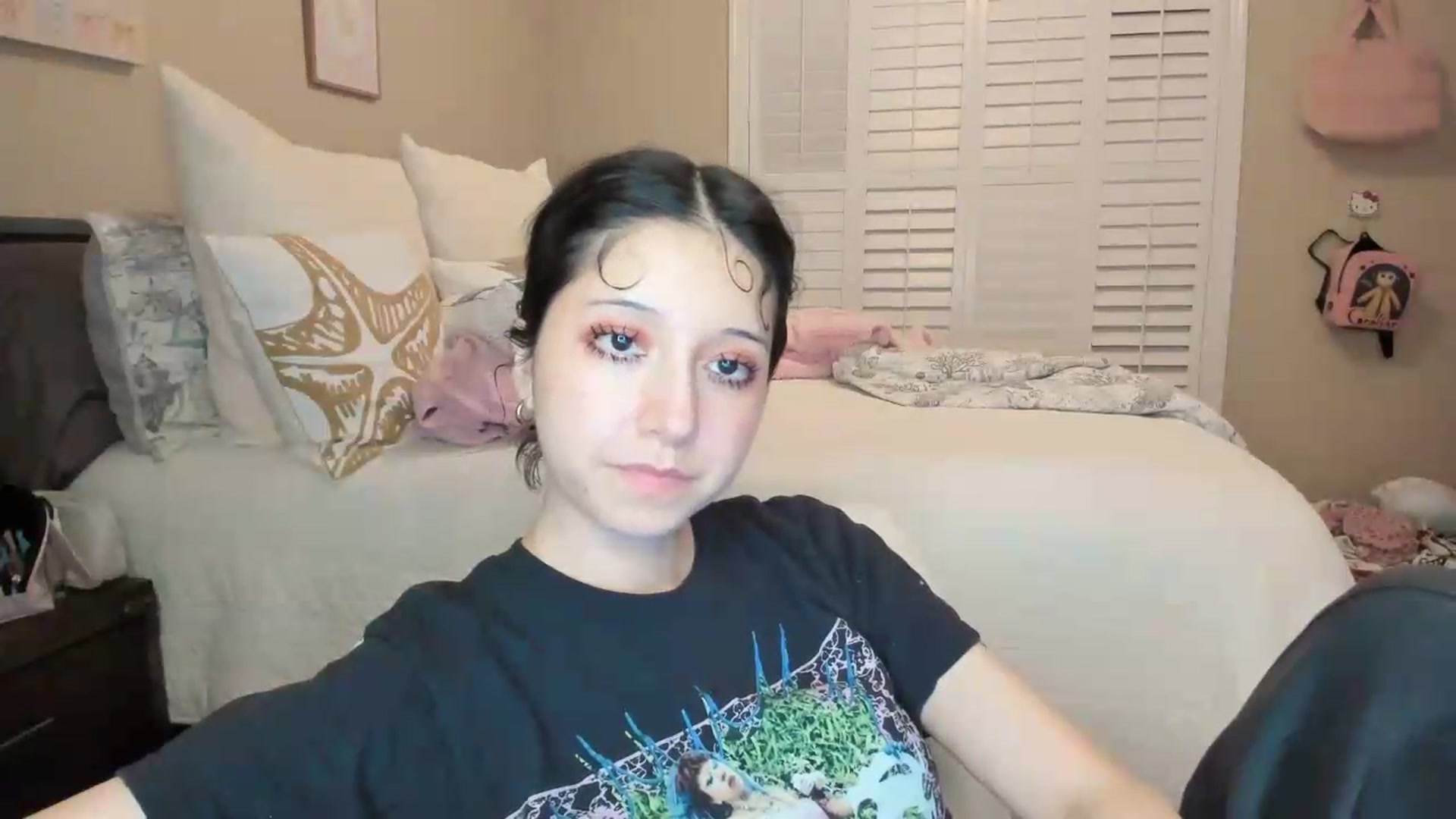 Gallery image thumbnail from Cherrycute666's myfreecams stream on, 07/16/2026, 02:49 image 13 of 20