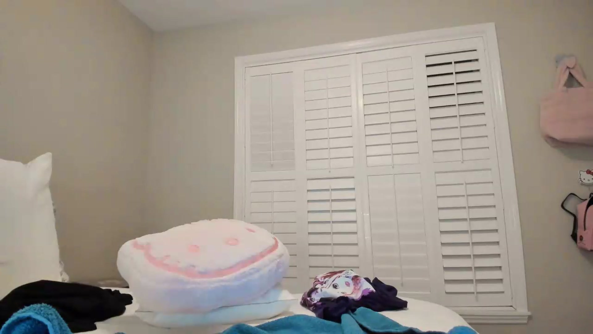 Gallery image thumbnail from Cherrycute666's myfreecams stream on, 07/17/2026, 06:07 image 17 of 20