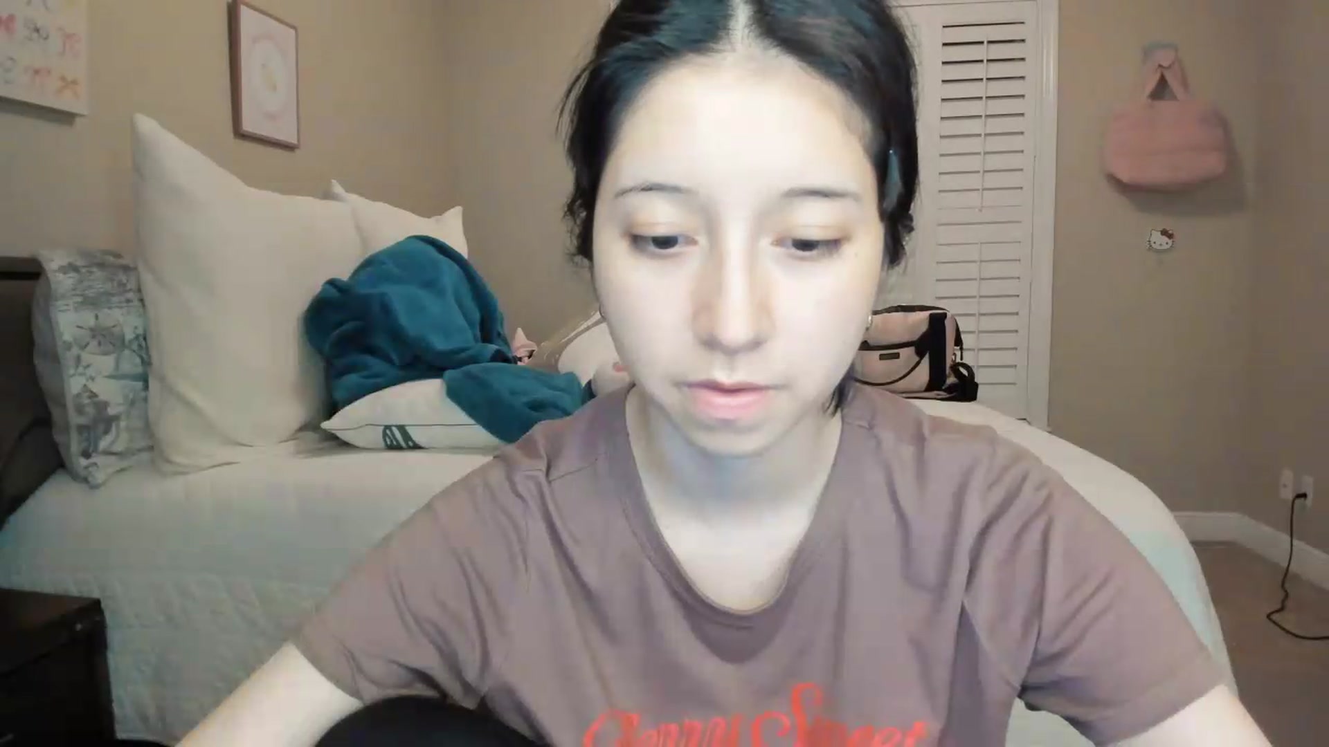 Gallery image thumbnail from Cherrycute666's myfreecams stream on, 07/19/2026, 06:13 image 18 of 20