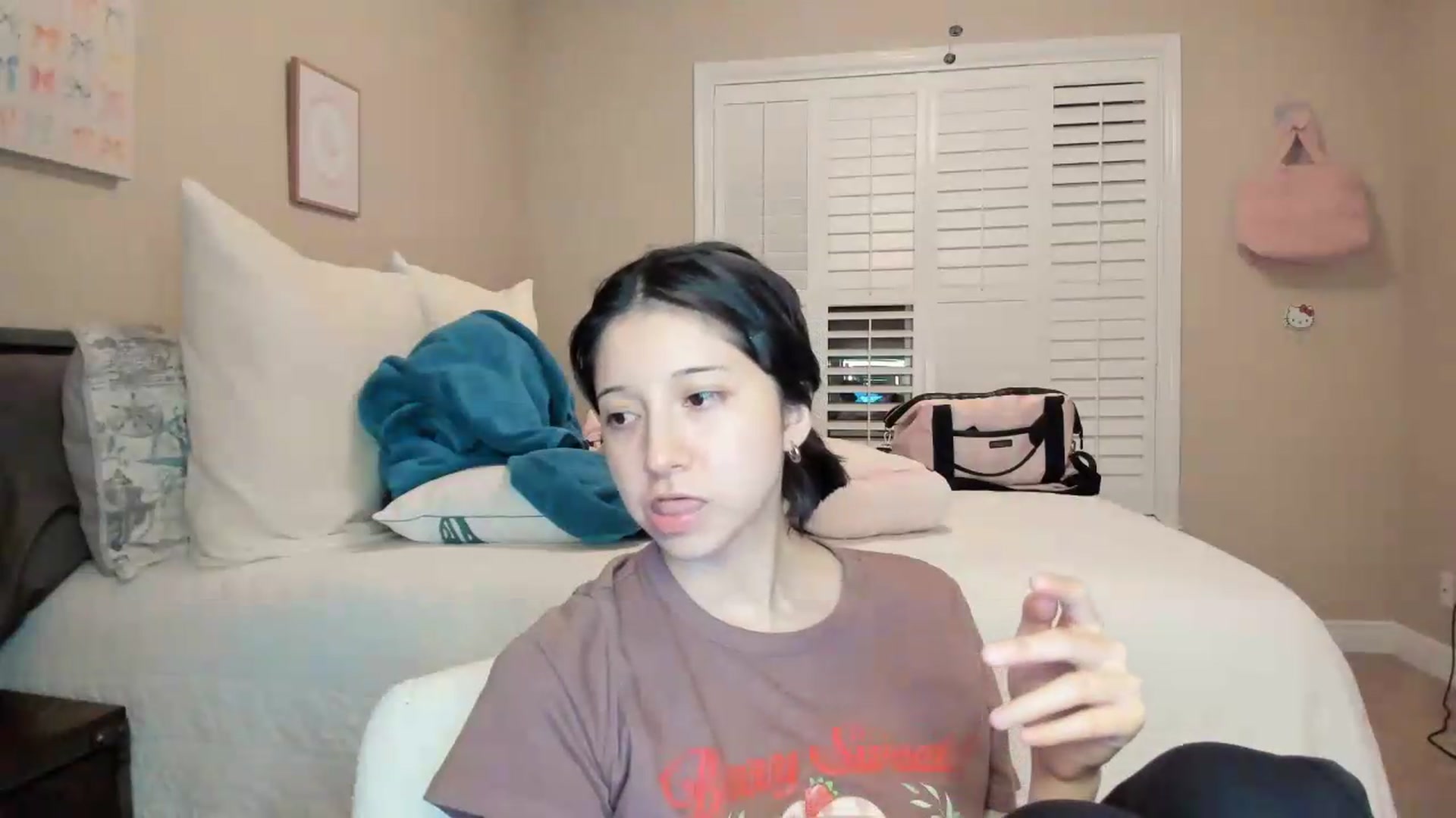 Gallery image thumbnail from Cherrycute666's myfreecams stream on, 07/19/2026, 06:13 image 16 of 20