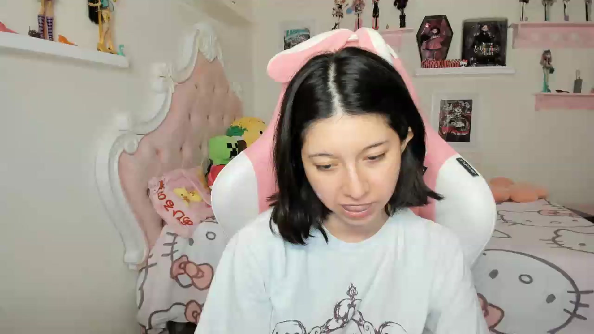Gallery image thumbnail from Cherrycute666's myfreecams stream on, 07/26/2026, 08:35 image 19 of 20