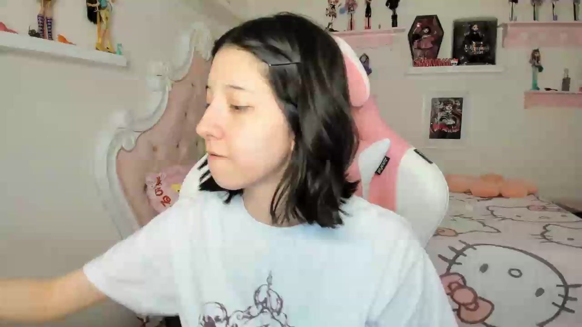Gallery image thumbnail from Cherrycute666's myfreecams stream on, 07/26/2026, 08:35 image 3 of 20