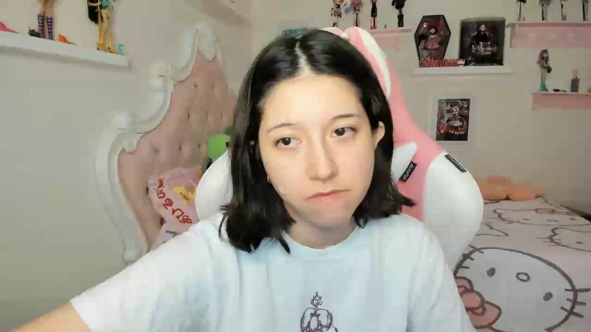 Gallery image thumbnail from Cherrycute666's myfreecams stream on, 07/26/2026, 08:35 image 14 of 20