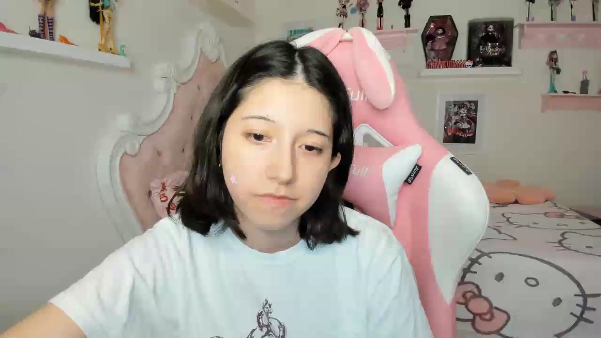 Gallery image thumbnail from Cherrycute666's myfreecams stream on, 07/26/2026, 08:35 image 13 of 20