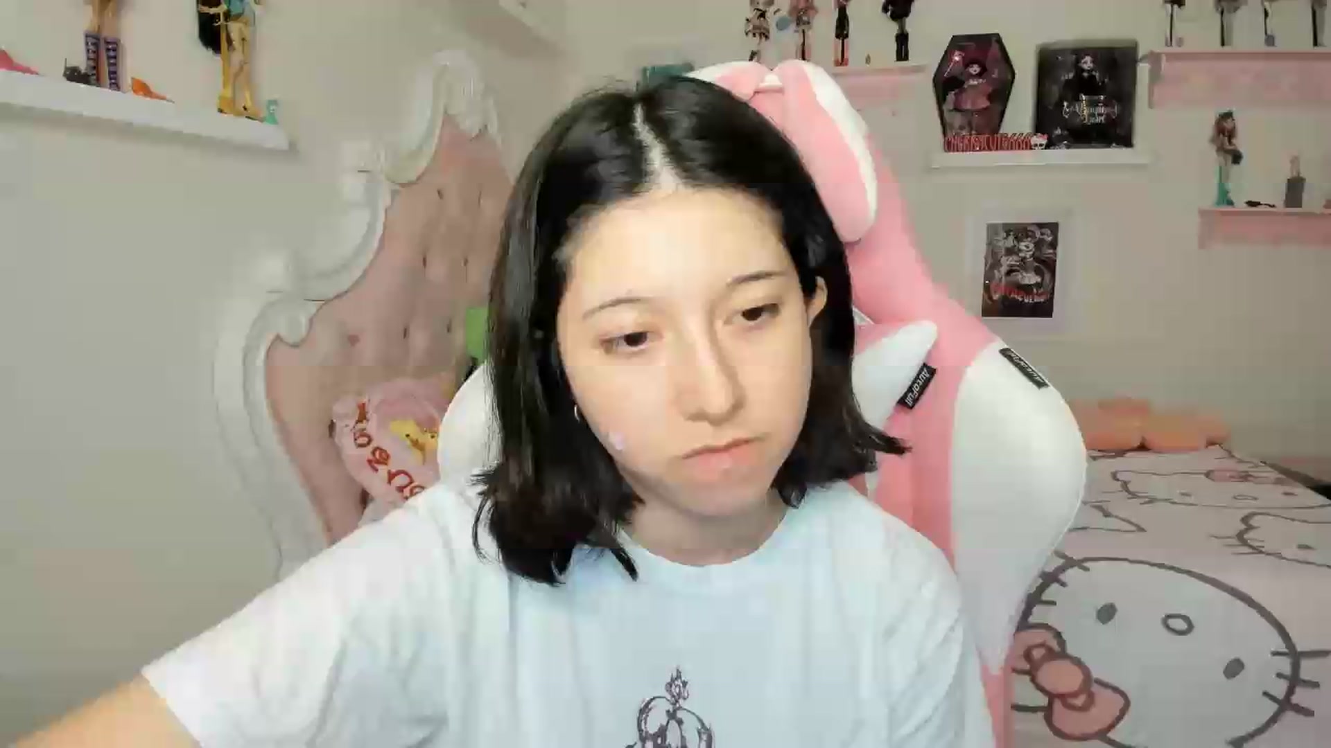 Gallery image thumbnail from Cherrycute666's myfreecams stream on, 07/26/2026, 08:35 image 15 of 20