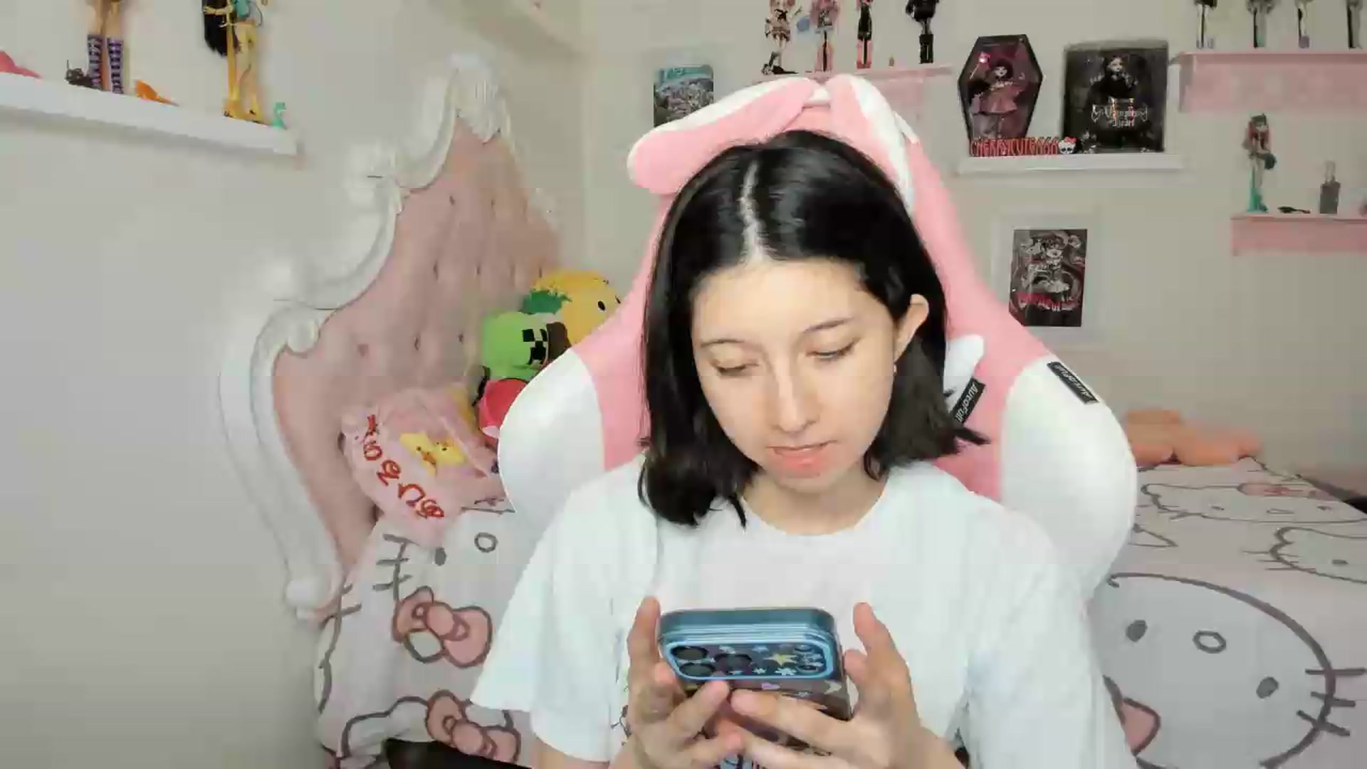 Gallery image thumbnail from Cherrycute666's myfreecams stream on, 07/26/2026, 08:35 image 10 of 20