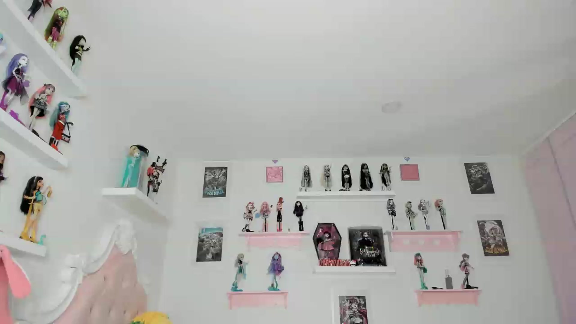 Gallery image thumbnail from Cherrycute666's myfreecams stream on, 07/26/2026, 08:35 image 2 of 20