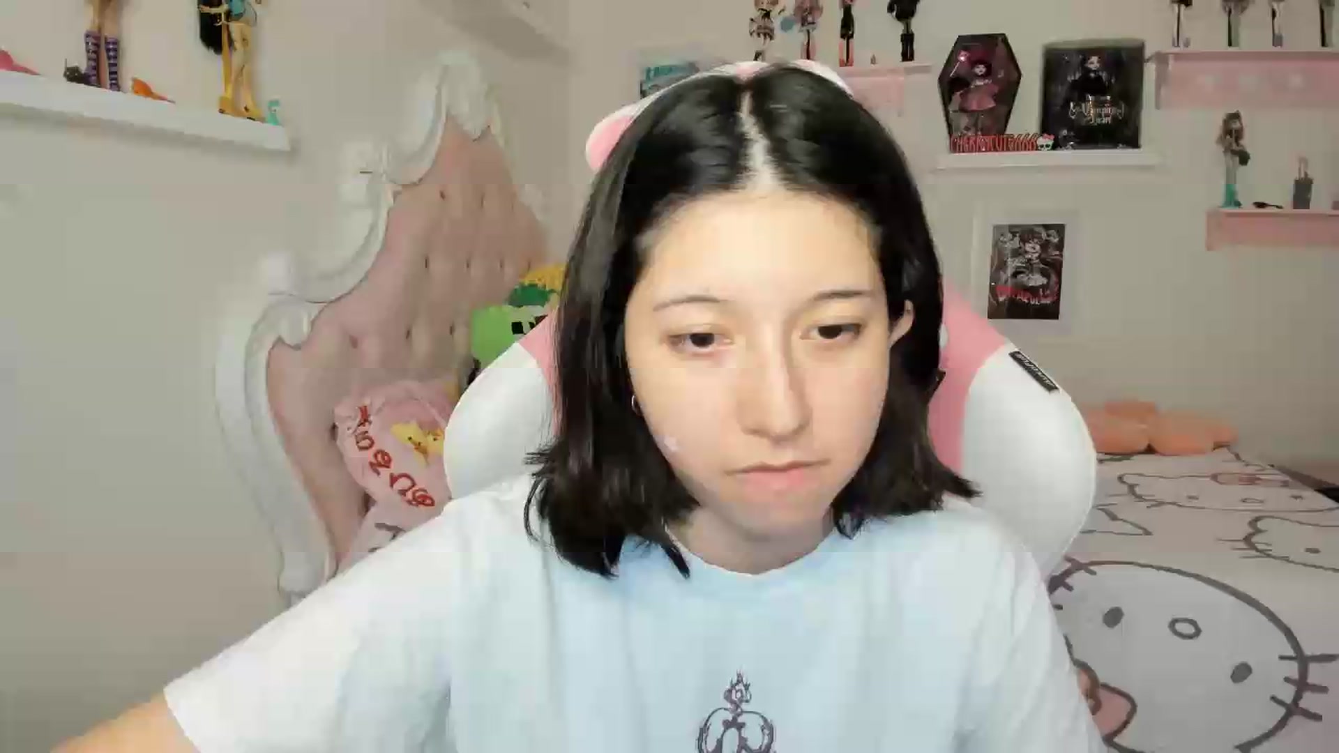 Gallery image thumbnail from Cherrycute666's myfreecams stream on, 07/26/2026, 08:35 image 17 of 20