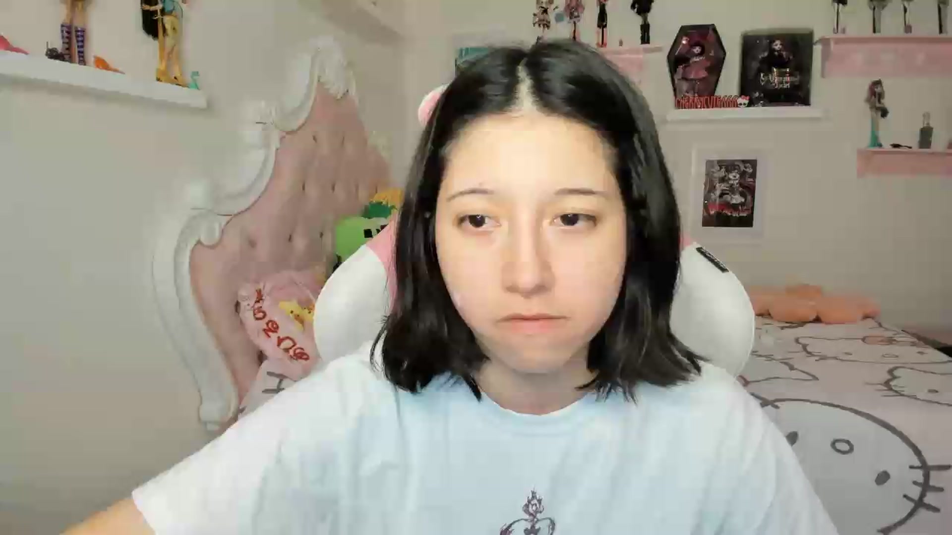Gallery image thumbnail from Cherrycute666's myfreecams stream on, 07/26/2026, 08:35 image 6 of 20