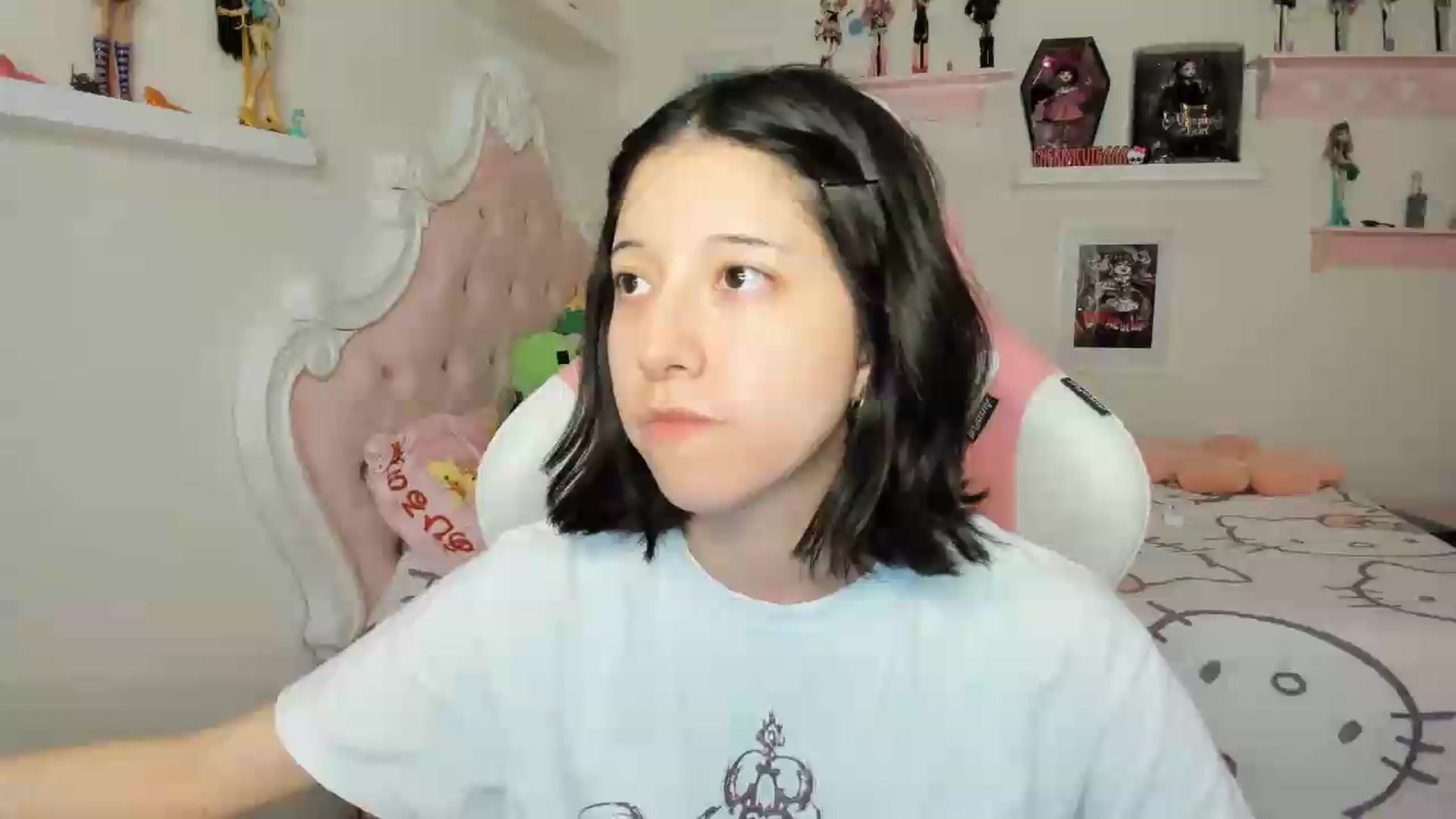 Gallery image thumbnail from Cherrycute666's myfreecams stream on, 07/26/2026, 08:35 image 5 of 20