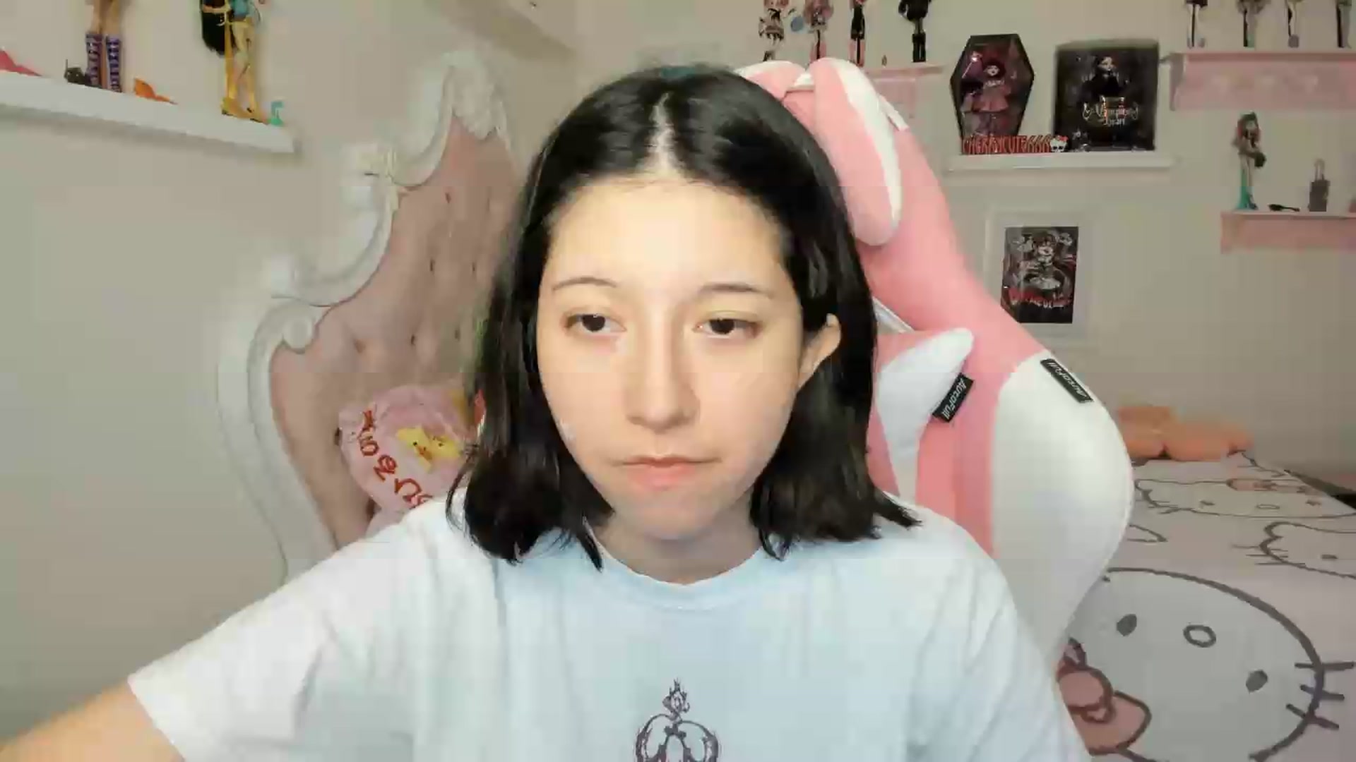 Gallery image thumbnail from Cherrycute666's myfreecams stream on, 07/26/2026, 08:35 image 18 of 20