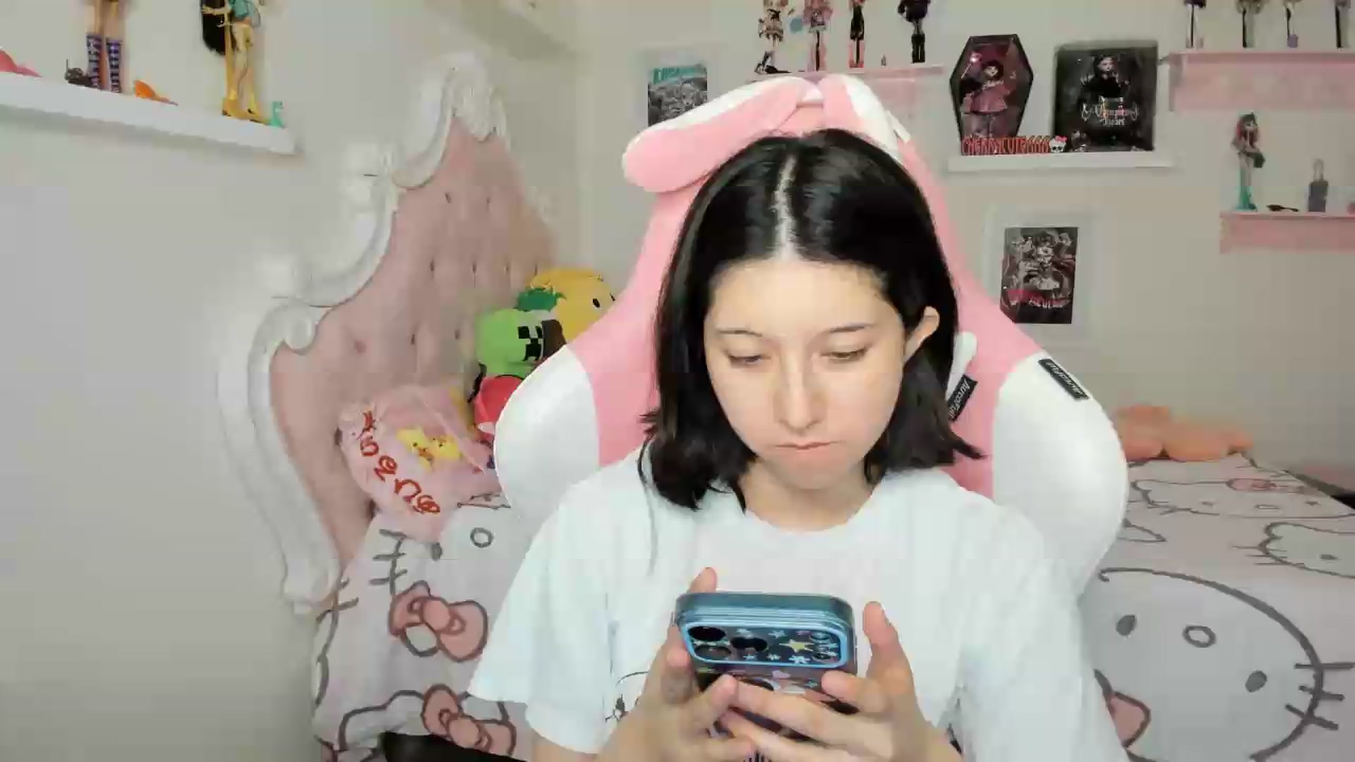 Gallery image thumbnail from Cherrycute666's myfreecams stream on, 07/26/2026, 08:35 image 11 of 20