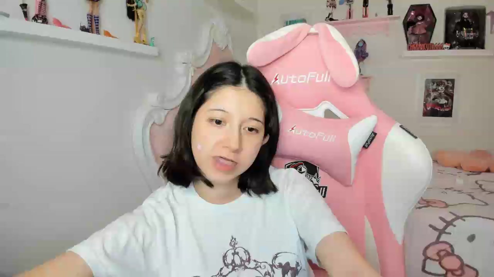 Gallery image thumbnail from Cherrycute666's myfreecams stream on, 07/26/2026, 09:44 image 1 of 20