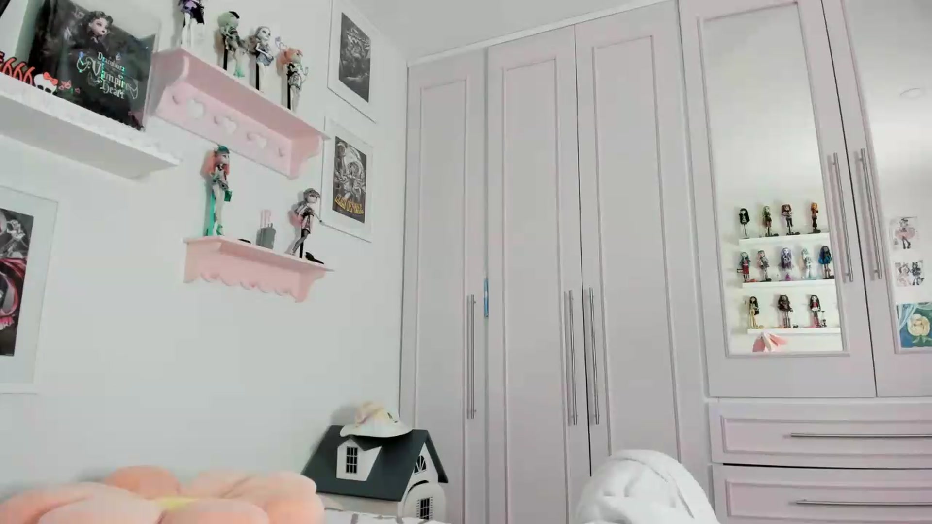 Gallery image thumbnail from Cherrycute666's myfreecams stream on, 07/26/2026, 09:44 image 17 of 20