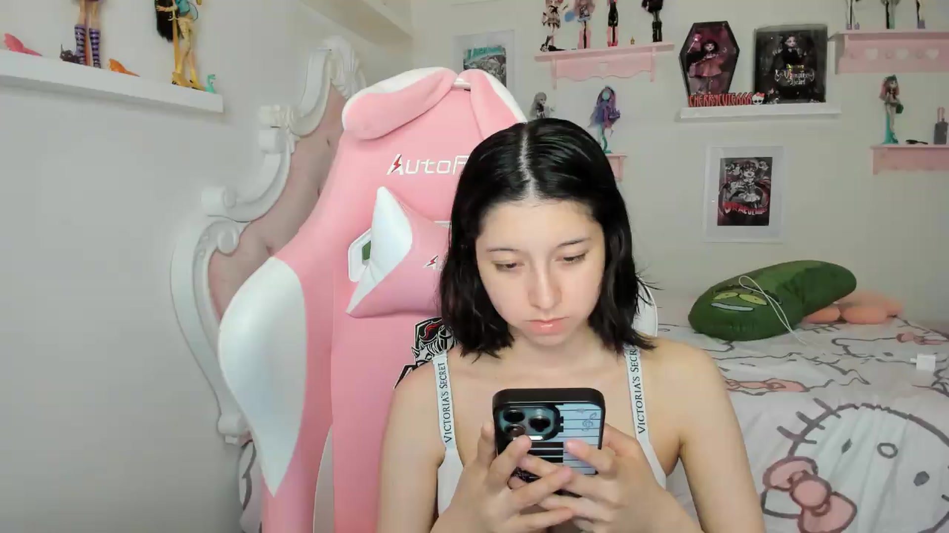 Gallery image thumbnail from Cherrycute666's myfreecams stream on, 07/26/2026, 10:18 image 12 of 20