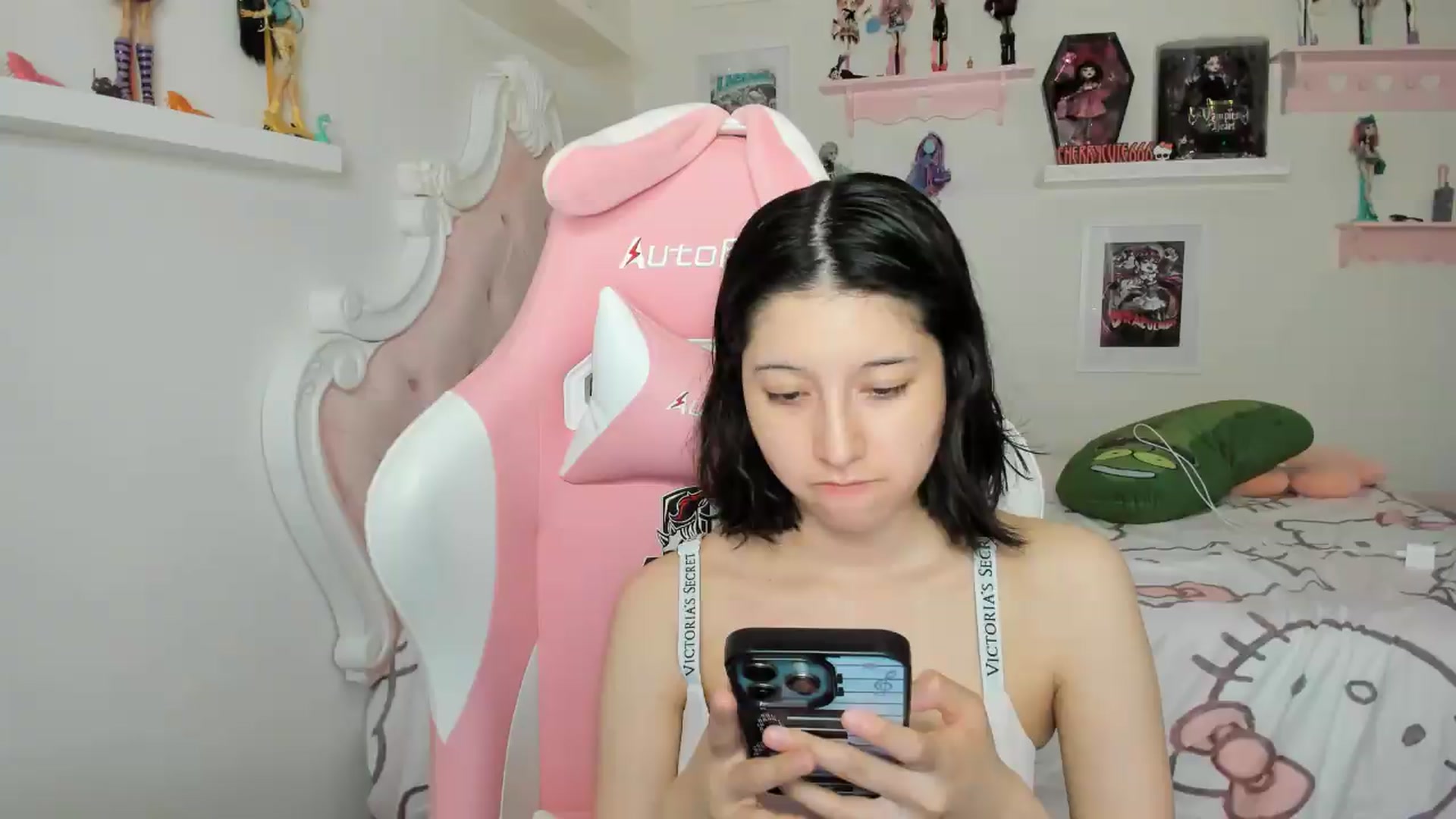 Gallery image thumbnail from Cherrycute666's myfreecams stream on, 07/26/2026, 10:18 image 10 of 20