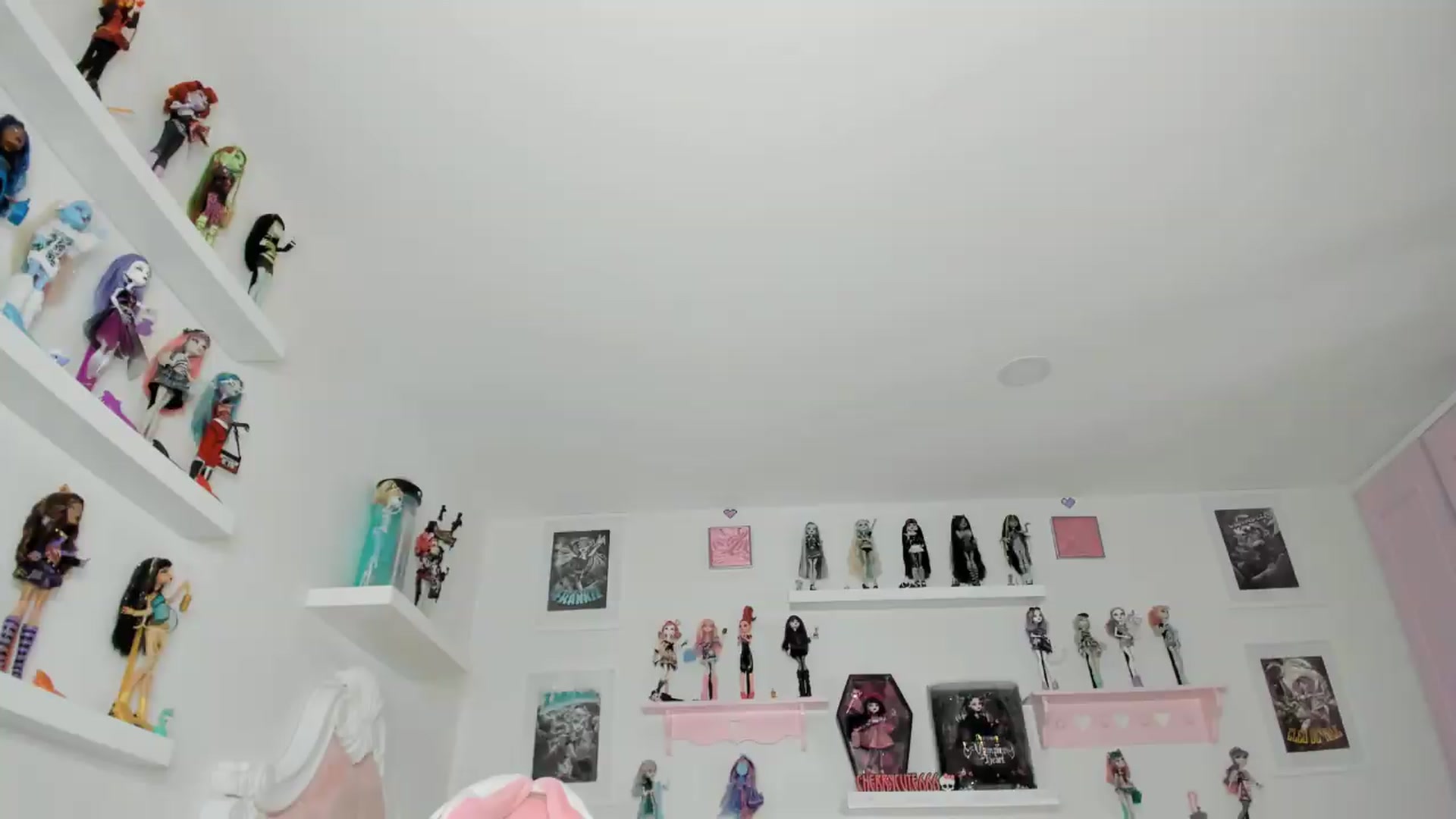 Gallery image thumbnail from Cherrycute666's myfreecams stream on, 07/26/2026, 10:18 image 1 of 20
